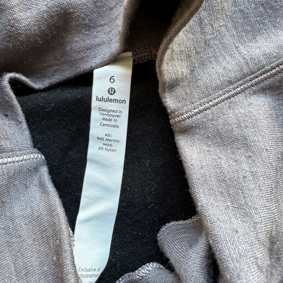 Lululemon turtleneck sweatshirt light purple size 6 - Picture 3 of 3